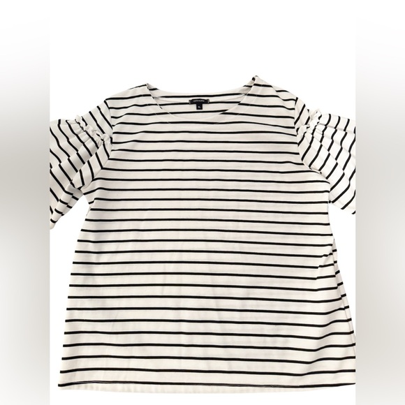 Stripes Stella & Dot Short Sleeved Top (ruffle sleeves) - Picture 1 of 3